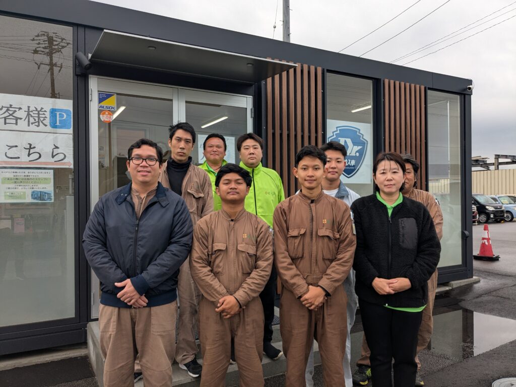 国家資格整備士から仕上げのプロまで。総勢8名のチーム体制で愛車をサポート！